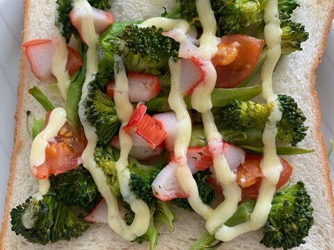 ブロッコリーカニカマ♪トースト